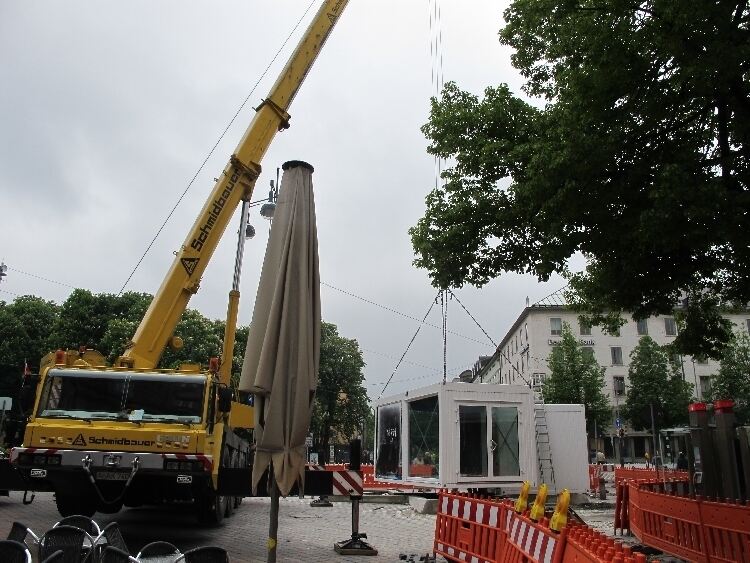 <a href=/videos+bilder/bilder_galerie,-Info-Container-am-Koenigsplatz-_galid,1593.html>Ein Info-Container soll jetzt die B&uuml;rger aktuell &uuml;ber die ...</a>