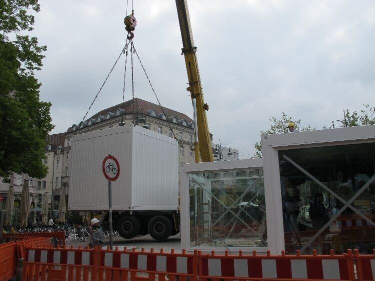 Info-Container am Königsplatz Info-Container am Königsplatz