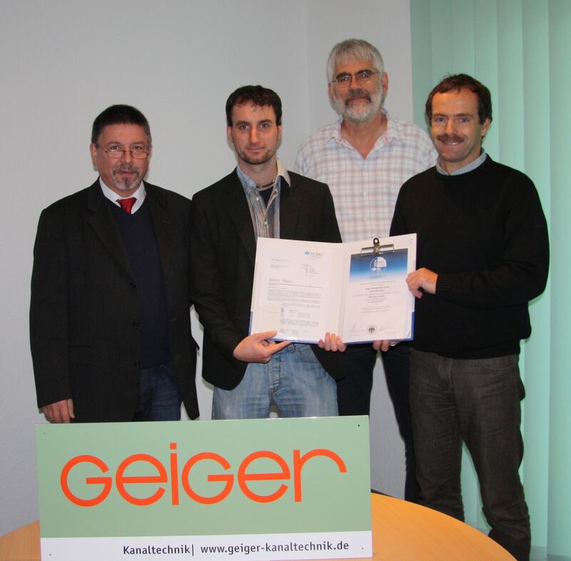 Hans Peter Hecker, Alexander Schmid, Peter Baier und Willi Geiger, Foto: Geiger Kanaltechnik Hans Peter Hecker, Alexander Schmid, Peter Baier und Willi Geiger, Foto: Geiger Kanaltechnik