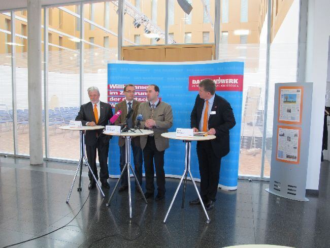Landtagsfraktion der Freien Wähler bei der HWK Schwaben. Fotos: B4BSCHWABEN. Landtagsfraktion der Freien Wähler bei der HWK Schwaben