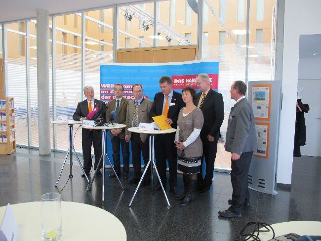 Landtagsfraktion der Freien Wähler bei der HWK Schwaben. Fotos: B4BSCHWABEN. Landtagsfraktion der Freien Wähler bei der HWK Schwaben