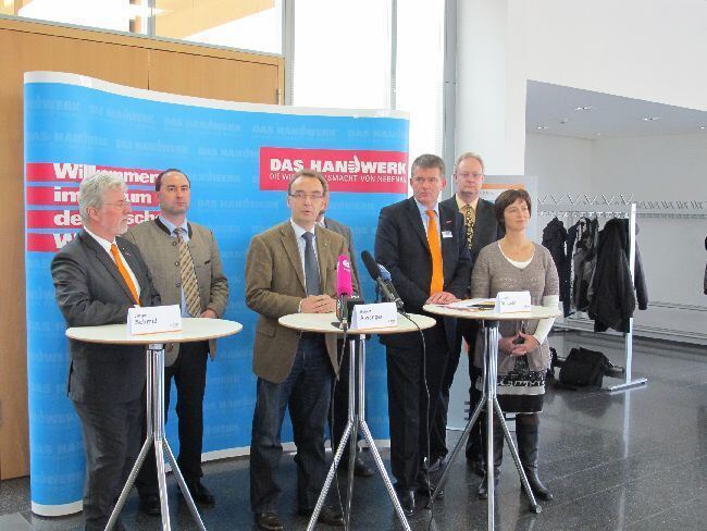 Landtagsfraktion der Freien Wähler bei der HWK Schwaben. Fotos: B4BSCHWABEN. Landtagsfraktion der Freien Wähler bei der HWK Schwaben