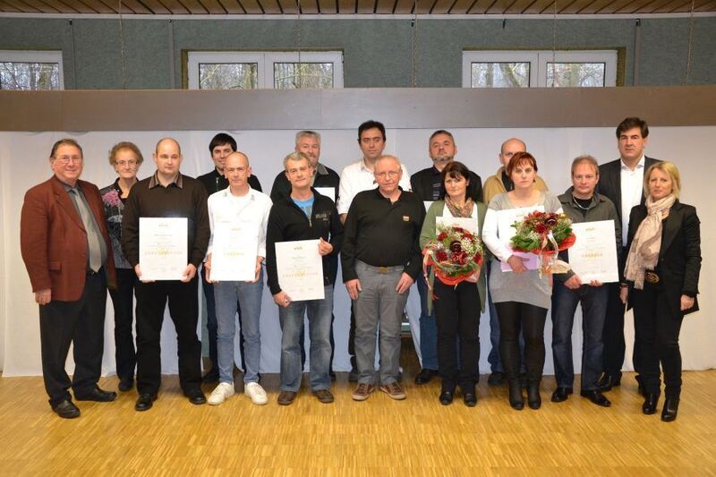 Die Geschäftsleitung der KÖGL GmbH mit den Jubilaren für 10-, 20- und 25-jährige Betriebszugehörigkeit. Foto: KÖGL GmbH.