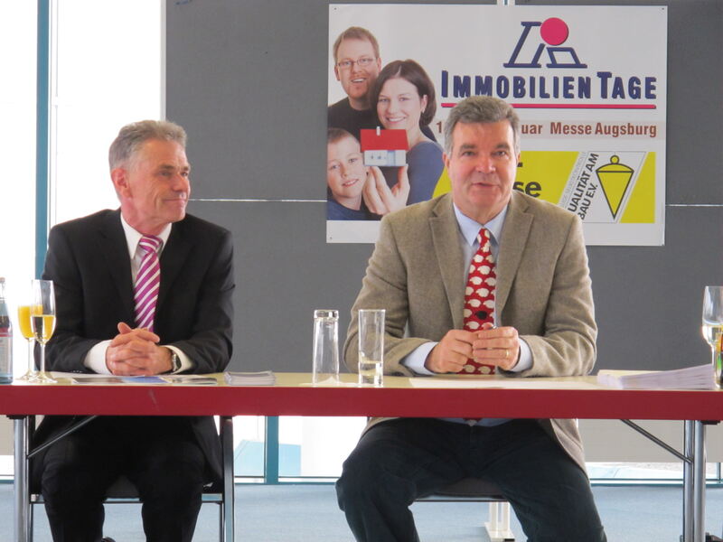 Bernd Böhme und Joachim Heinze stellen ihr Konzept für die Immobilientage - Baumesse "im Lot" 2012 vor, Foto: B4BSCHWABEN 