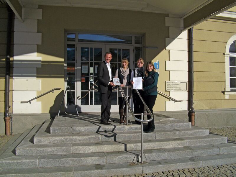 Füssen Tourismus und Marketing-Team freut sich über die Auszeichnung, Foto: Füssen Tourismus und Marketing Füssen Tourismus und Marketing-Team freut sich über die Auszeichnung, Foto: Füssen Tourismus und Marketing