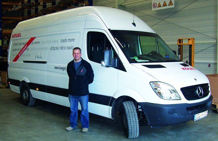 Kögel Servicemobil und Kögel Serviceberater Oliver Mader. Foto: Kögel. 