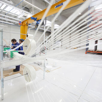 Die neue Pultrusionsanlage von Sortimo; Foto: Sortimo