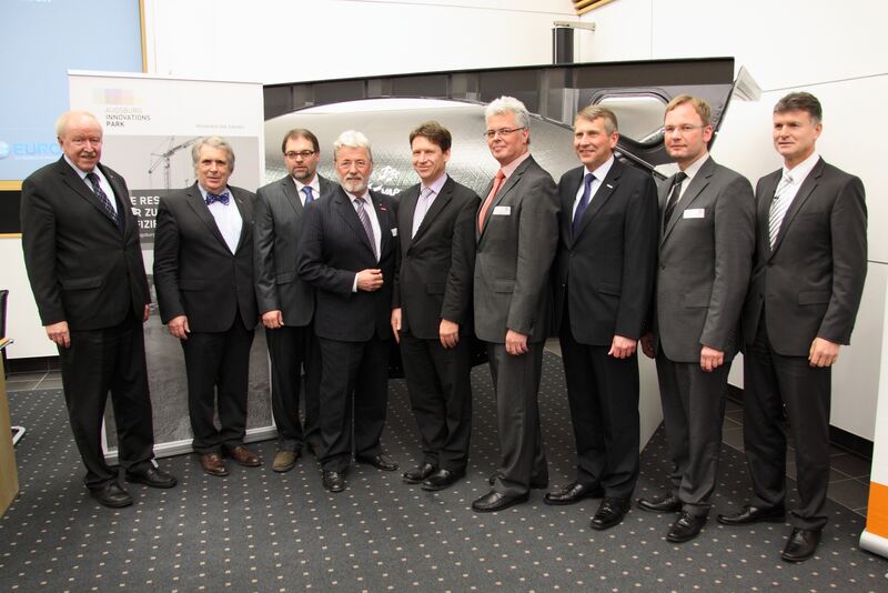 Gruppenfoto der Referenten und Gastgeber, Foto: Regio Augsburg Wirtschaft GmbH Gruppenfoto der Referenten und Gastgeber, Foto: Regio Augsburg Wirtschaft GmbH