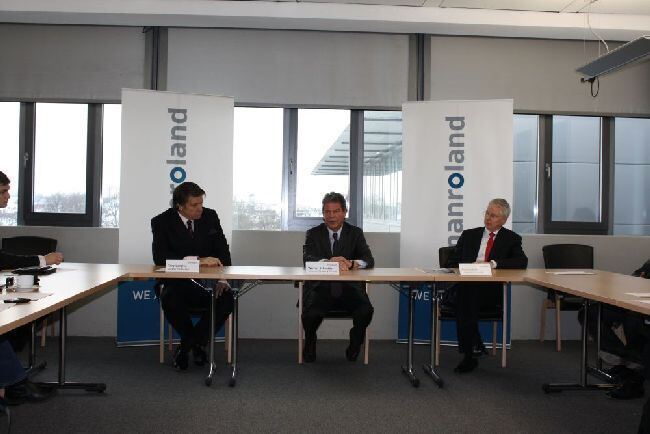 Pressegepräch mit den beiden Investoren von manroland. Foto: manroland. Pressegepräch mit den beiden Investoren von manroland