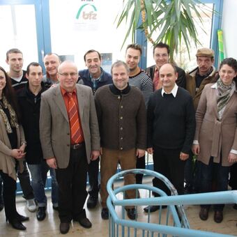 Die zehn neuen Konstruktionsmechaniker freuen sich über ihren Abschluss, Foto: Agentur für Arbeit 