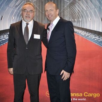 Jürgen Huber (Dachser) und J. Florian Pfaff (Lufthansa Cargo Deutschland) bei der Verleihung, Foto: Dachser