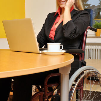 Behinderten eine Chance geben, Foto: Fotolia 