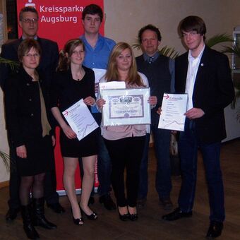 Über den ersten Platz freut sich das Team „Börsenfreaks“ von den Beruflichen Schulen Neusäß Foto: Kreissparkasse Augsburg