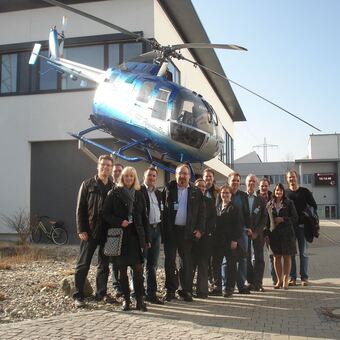 Die Wirtschaftsjunioren Donau-Ries zu Gast bei Eurocopter. Foto: wj donau-ries