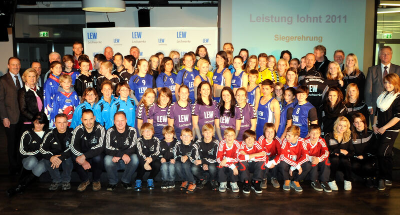 Die Lechwerke belohnen wieder zehn erfolgreiche Jugendsportmannschaften mit einem Trikotsponsoring, Foto: LEW/Plössel
