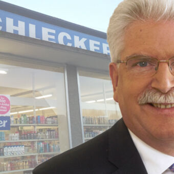 Martin Zeil verspricht bestmögliche Unterstützung für gekündigte Schlecker-Beschäftigte. Bild: Stmwivt/ B4B SCHWABEN