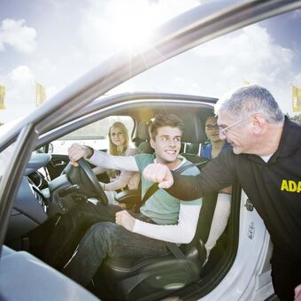 BRK Bufdis beim ADAC Junge-Fahrer-Training in Augsburg, Foto: ADAC 