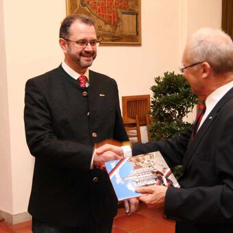 Armin Falkenhein und Oberbürgermeister Dr. Ivo Holzinger, Foto: Pressestelle Stadt Memmingen
