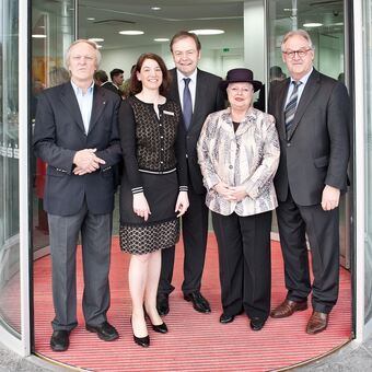 Dr. Rüdiger Reck, Annette Thierer, Manfred Oster, Helga Malischewski und Dr. Guido Steeb, Foto: Sparkasse Ulm