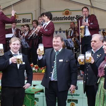 Trotz schlechten Wetter herrschte gute Stimmung auf dem "Tag des Bieres" in Autenried. Foto: Schlossbrauerei