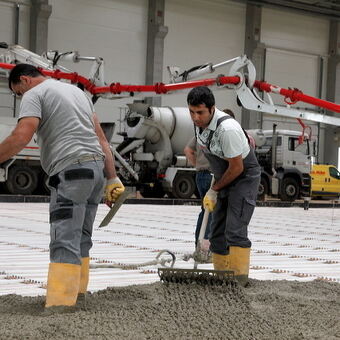 Alois Müller GmbH revolutioniert den Gewerbebau und errichtet die erste energieautarke Produktionshalle Foto: Alois Müller GmbH