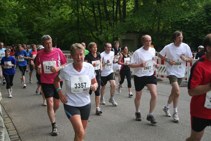 <a href=/videos+bilder/bilder_galerie,-1-Augsburger-Firmenlauf-Teil-2-Der-Lauf-_galid,1958.html>Die Wetterbedingungen zum 1. M-net Firmenlauf Augsburg waren grandios: 20 ...</a>