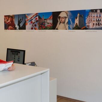 Die Touristeninformation hat in der Sommersaison auch samstags geöffnet. Foto: Kaufbeuren Marketing 