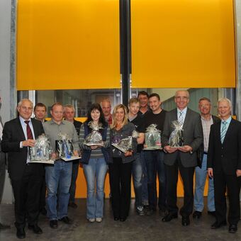 Diese Mitarbeiter sind seit über 25 Jahren mit vollem Einsatz für Butzbach tätig. Foto: Butzbach