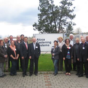 Hoher Besuch bei der Firma Alcoa Fastening Systems. Foto: Alcoa