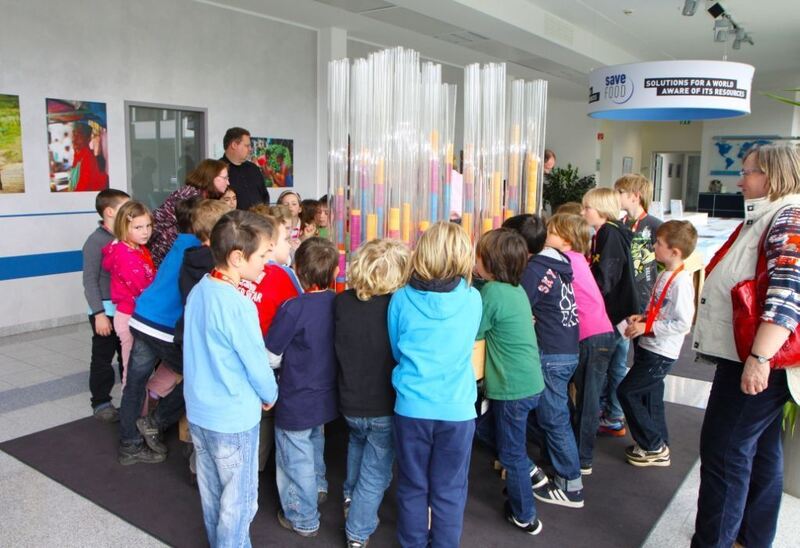 Noch bis Ende Mai kann man sich die Ausstellung zum Thema SAVE FOOD in Wolfertschwenden anschauen. Foto: Multivac