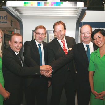 manroland web systems und ABB besiegeln strategische Partnerschaft auf der drupa © manroland web systems, Foto: Sabine Roth