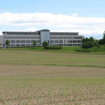 Die Hauptverwaltung der Molkerei Alois Müller in Aretsried, Foto: B4B SCHWABEN