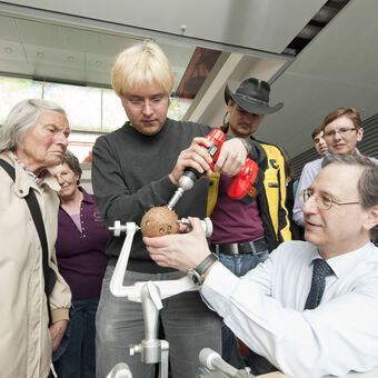 Die Mitarbeiter der Universitätsklinik gaben den Besuchern Einblicke in ihre Arbeit. Foto: Universitätsklinik Ulm 