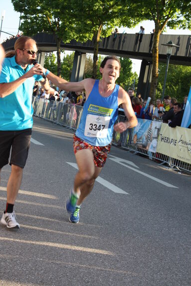 <a href=/videos+bilder/bilder_galerie,-2-M-net-Firmenlauf-Zieleinlauf-_galid,2267.html>Das Ende ist in Sicht und auch die letzten Meter haben die L&auml;ufer ...</a>
