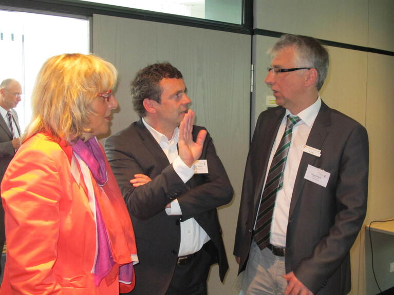 <a href=/videos+bilder/bilder_galerie,-Logistikforum-Personal-Gesund-Fuehren-_galid,2276.html>Auf dem Logistikforum Personal in der Augsburger Agentur f&uuml;r Arbeit stand ...</a>