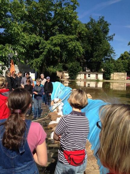 <a href=/videos+bilder/bilder_galerie,-Hochwasser-Fotos-der-Fluten-von-den-B4B-SCHWABEN-Lesern-_galid,2285.html>Unsere Leser haben Fotos aus der Region Bayerisch-Schwaben, aber auch anderen ...</a>