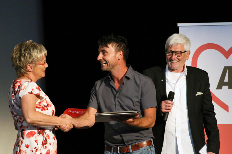 Metallbau Ankner für soziales Engagement ausgezeichnet - Aichach ... - B4B Schwaben