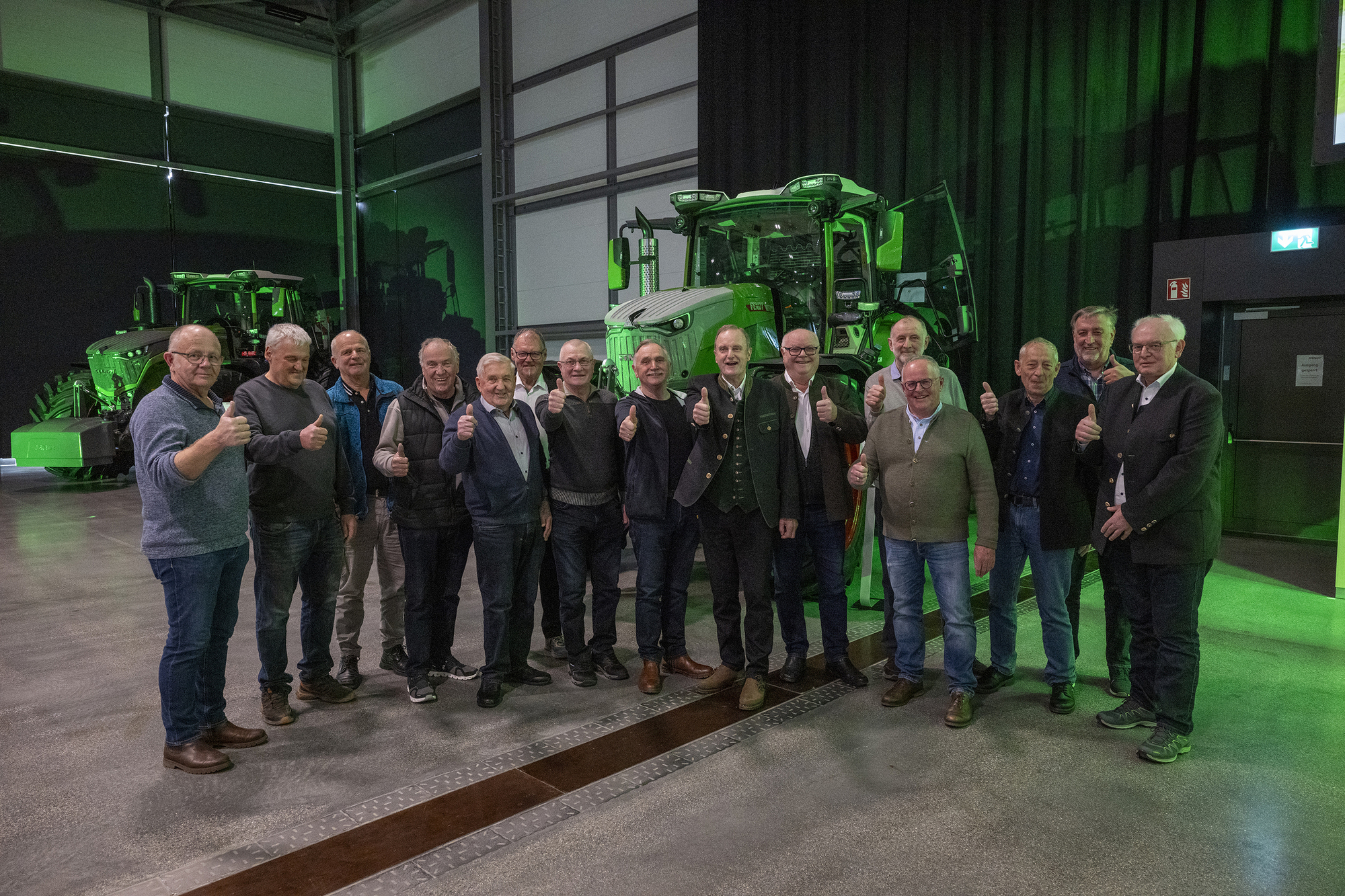 Der ehemalige Vertriebsdirektor Andreas Loewel (9. v.l.) mit seinen damaligen Kollegen. Foto: AGCO Fendt