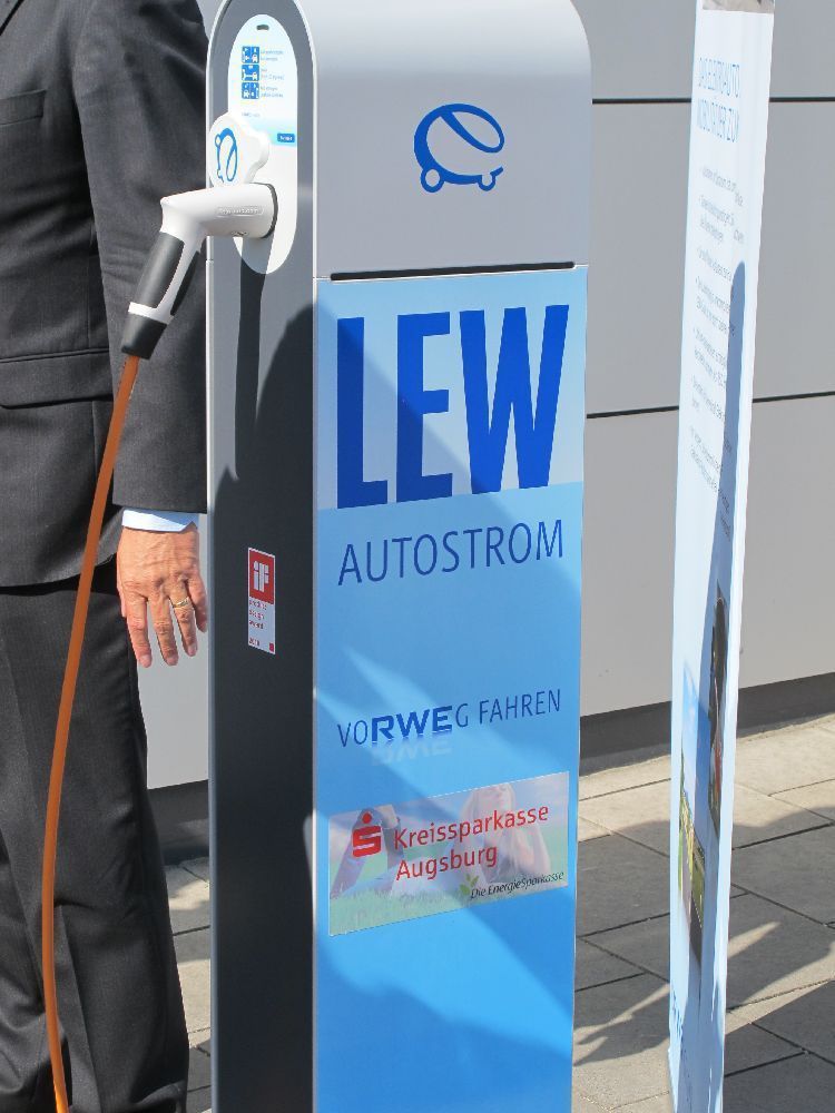 Strom tanken! Inbetriebnahme einer Zapfsäule von LEW und der Kre