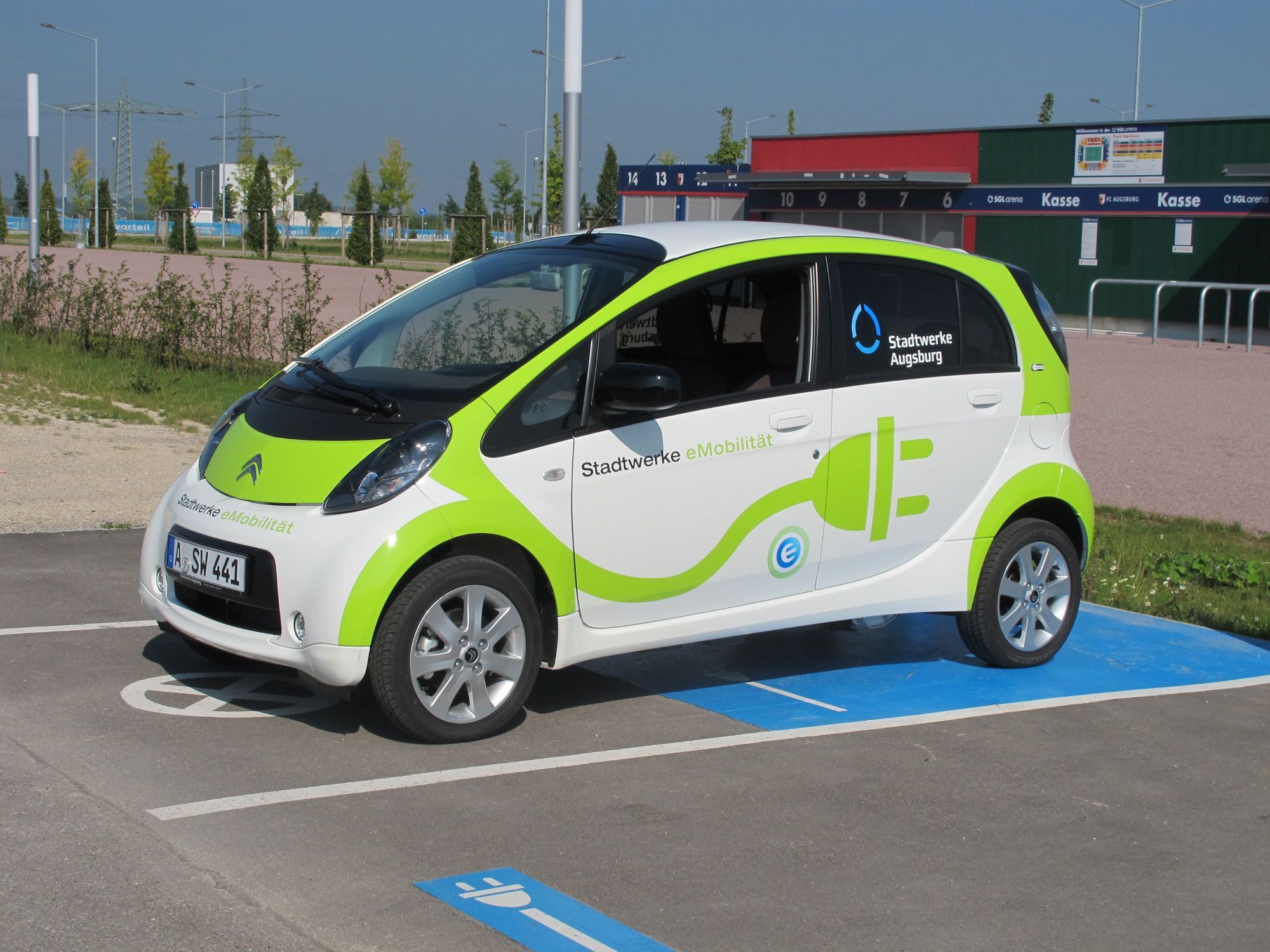 Die Stadtwerke Augsburg erweitern Fahrzeugpool um das Elektroauto Citroen C-Zero, Foto B4B SCHWABEN