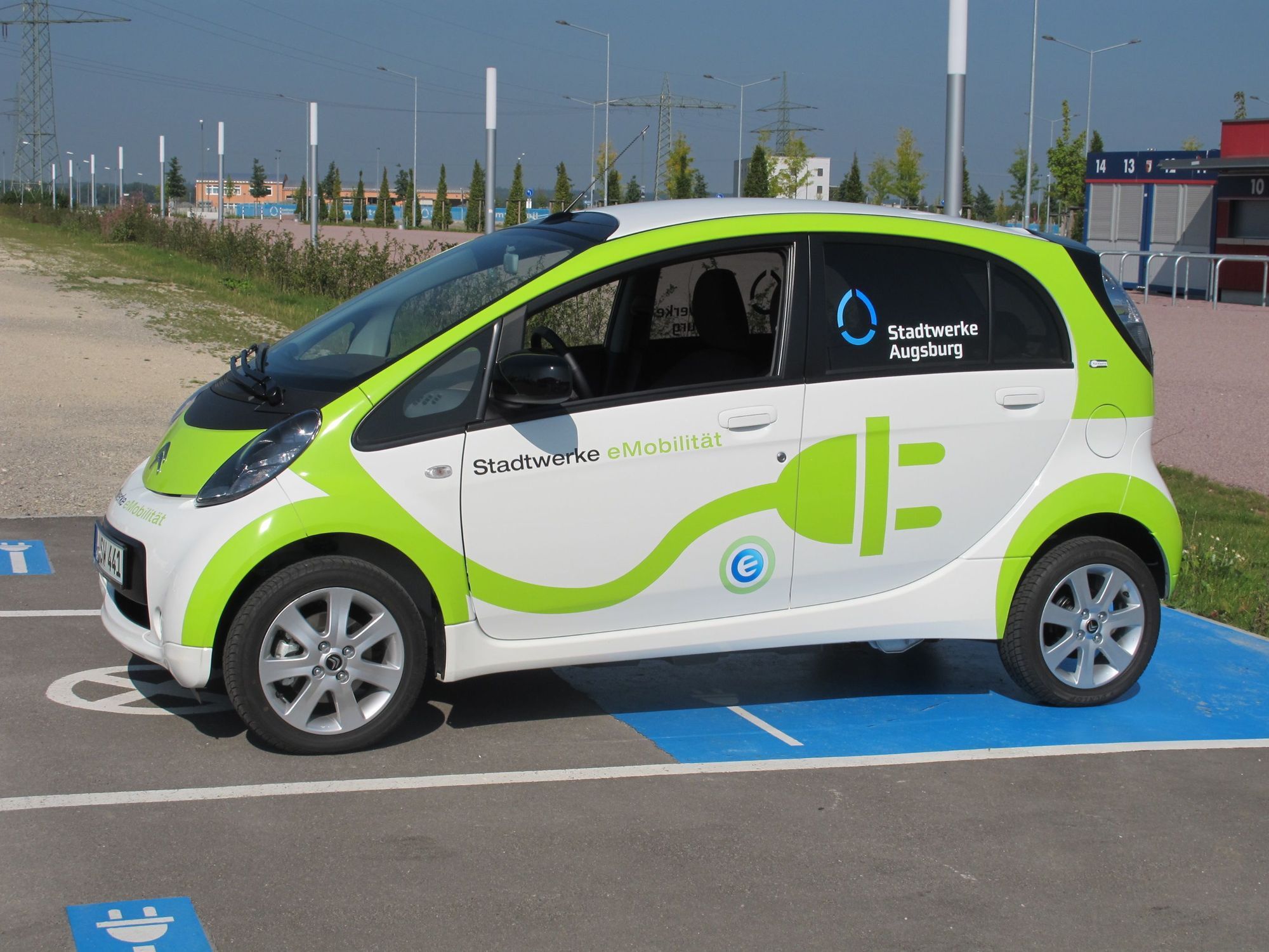 Die Stadtwerke Augsburg erweitern Fahrzeugpool um das Elektroauto Citroen C-Zero, Foto B4B SCHWABEN