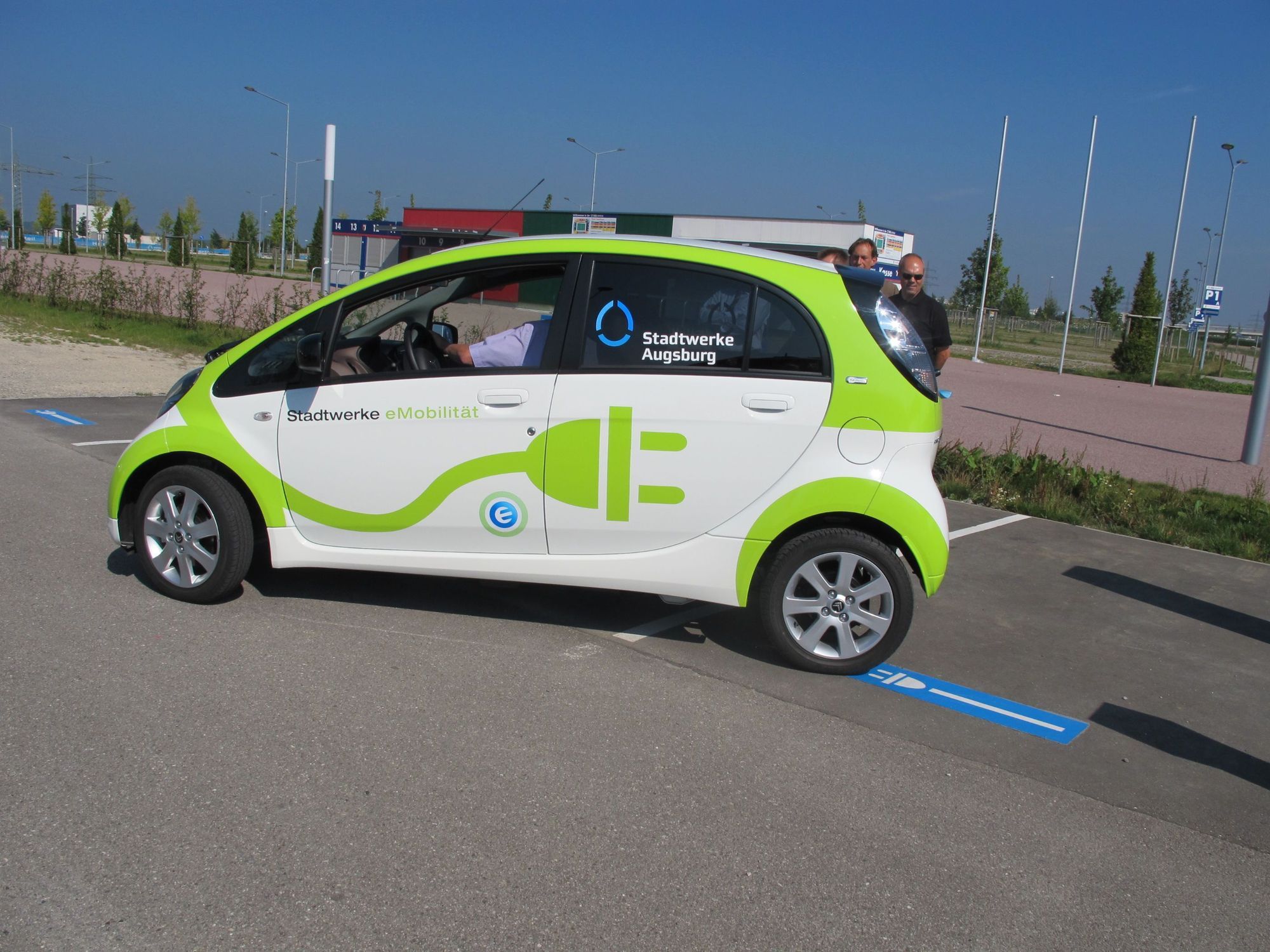 Die Stadtwerke Augsburg erweitern Fahrzeugpool um das Elektroauto Citroen C-Zero, Foto B4B SCHWABEN