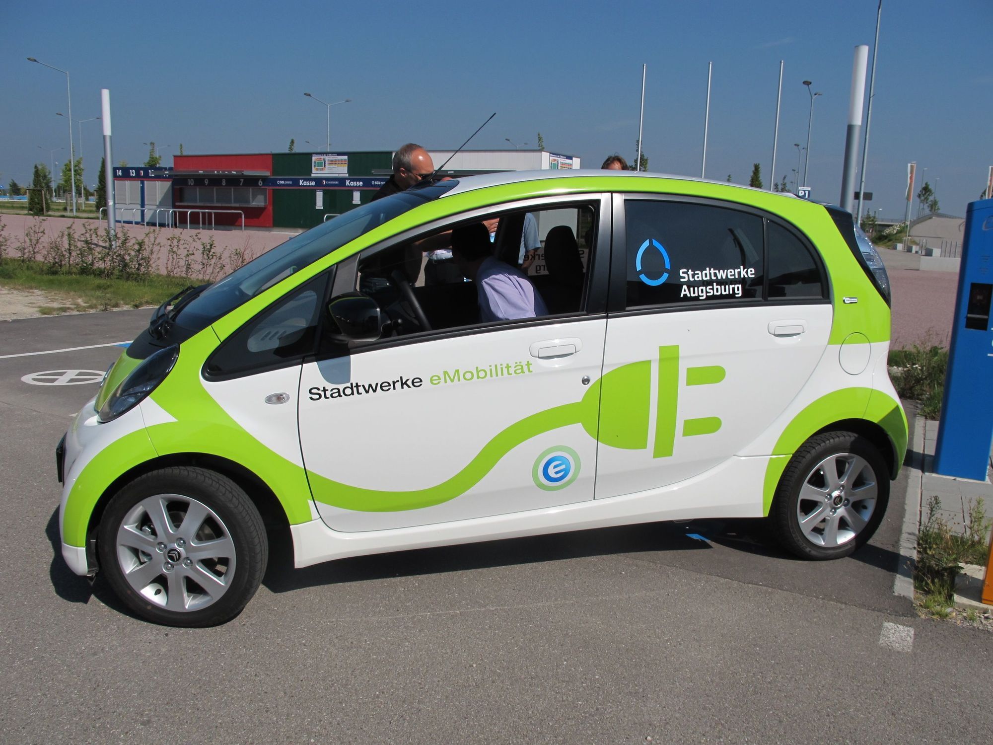 Die Stadtwerke Augsburg erweitern Fahrzeugpool um das Elektroauto Citroen C-Zero, Foto B4B SCHWABEN