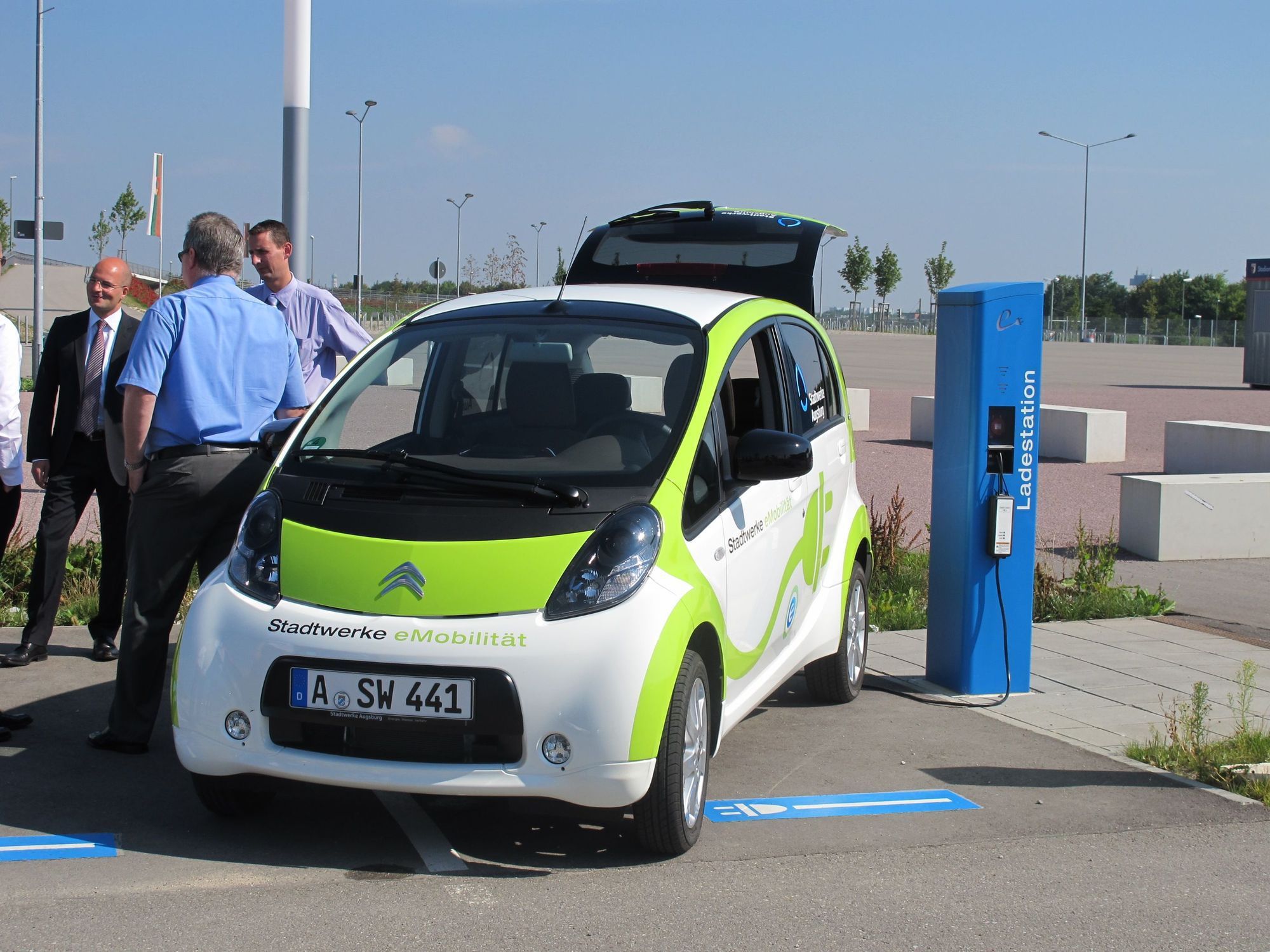 Die Stadtwerke Augsburg erweitern Fahrzeugpool um das Elektroauto Citroen C-Zero, Foto B4B SCHWABEN