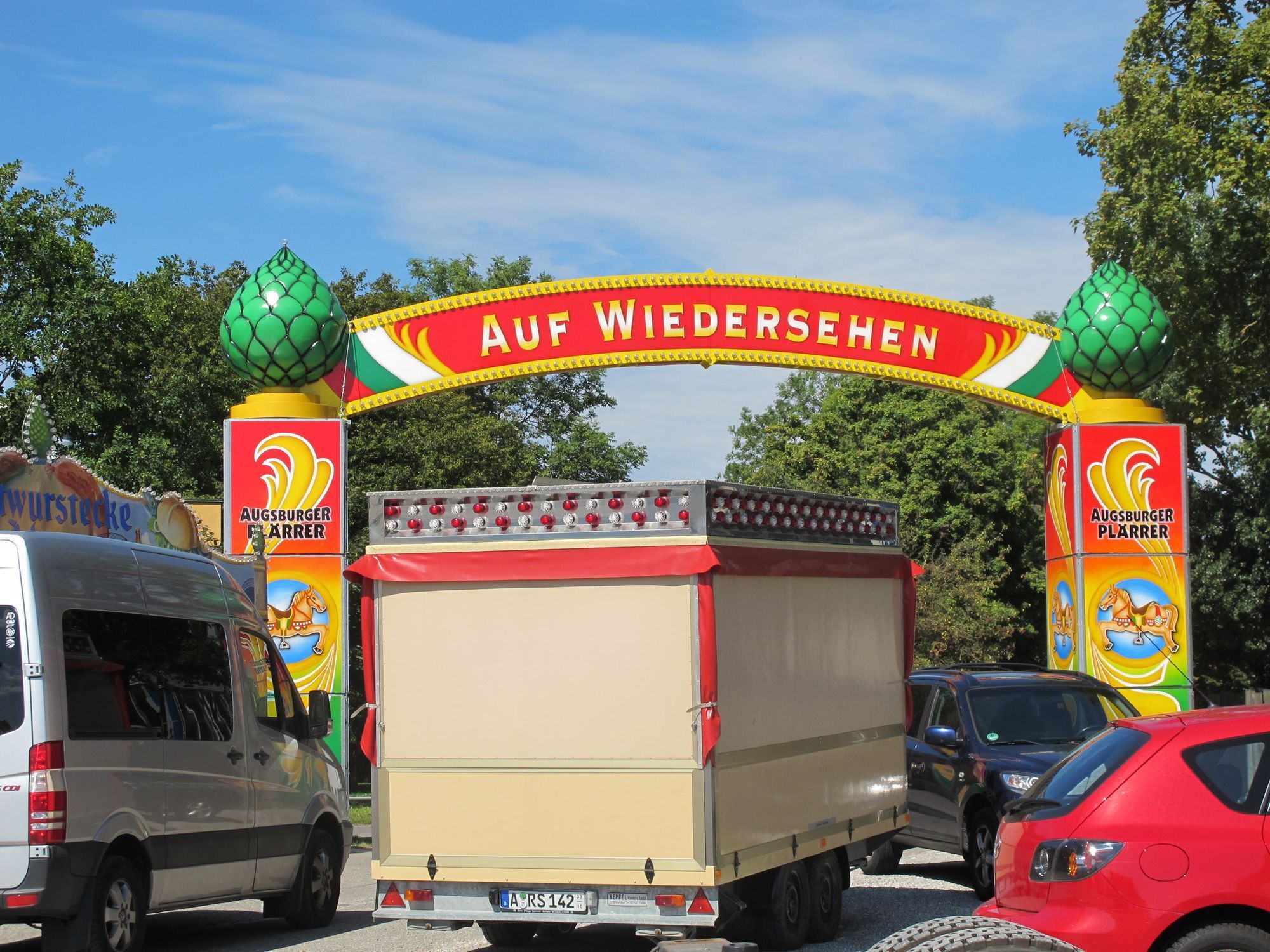 Aufbau des Augsburger Herbst-Plärrer, Foto B4B SCHWABEN