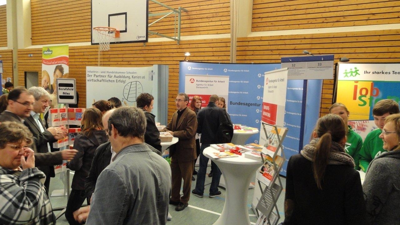 Stand der Berufsberatung beim Berufswegekompass in Harburg im Oktober 2011, Foto: Agentur für Arbeit Donauwörth