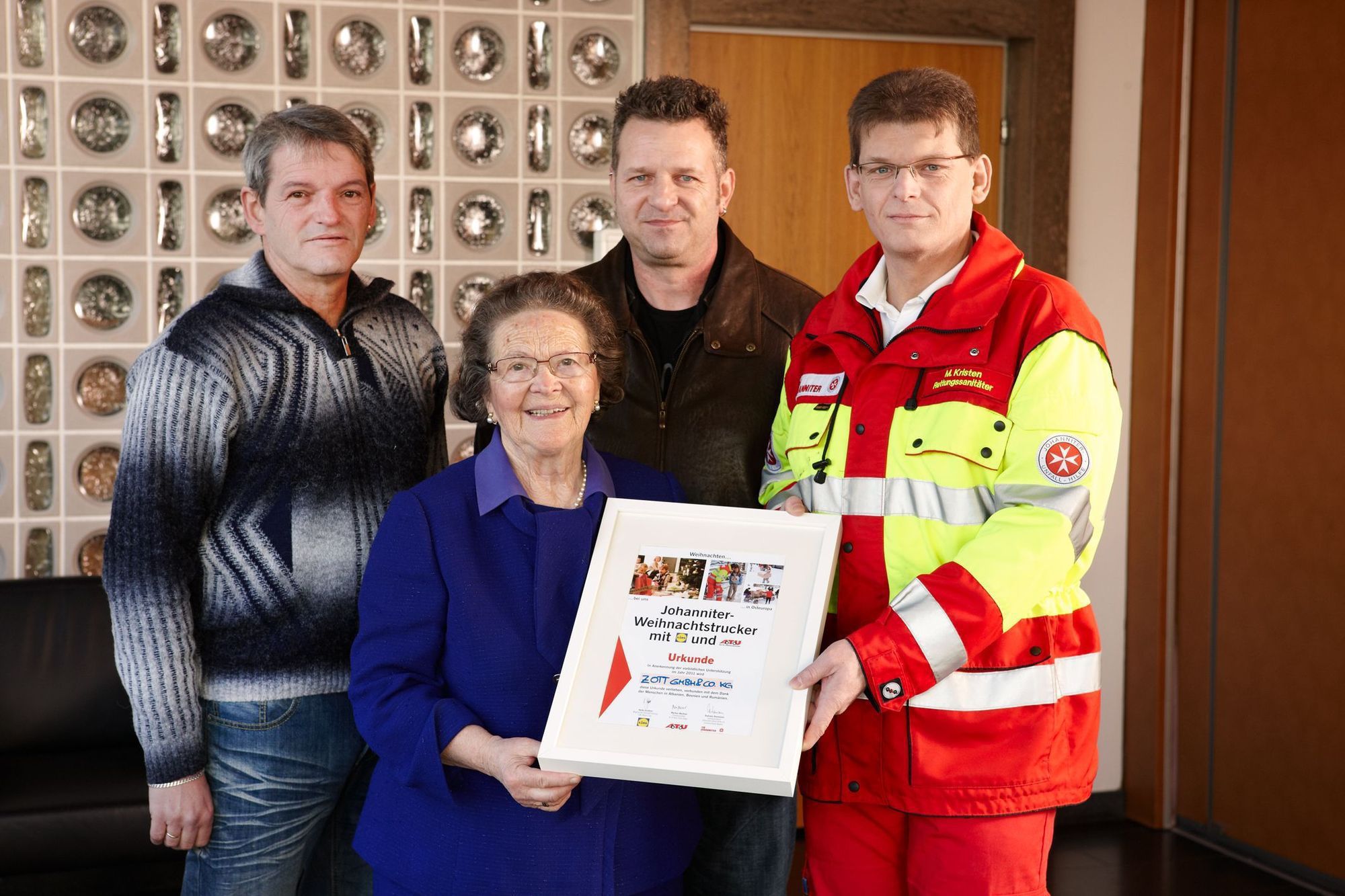 ZOTT für soziales Engagement ausgezeichnet. Seniorchefin Frieda Reiter freut sich darüber., Foto: ZOTT