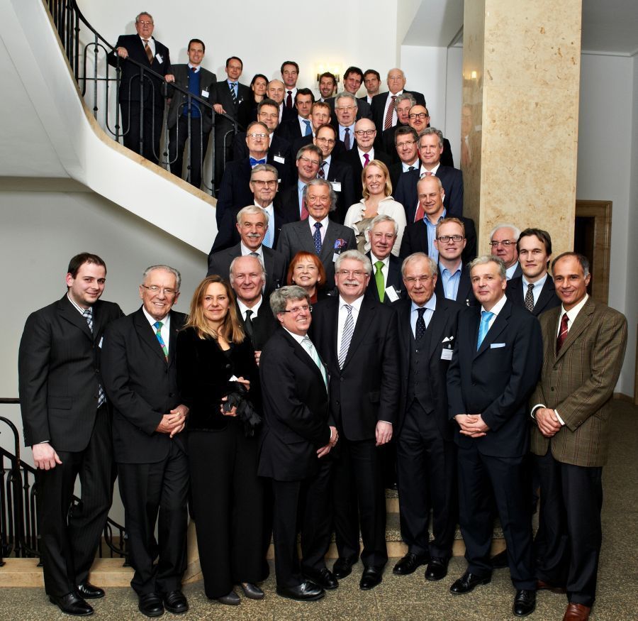 Bayerns Wirtschaftsminister Martin Zeil mit den Familienunternehmern