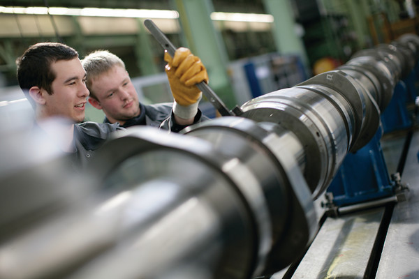 Montage eines Dieselmotores am Standort Augsburg. Foto: MAN