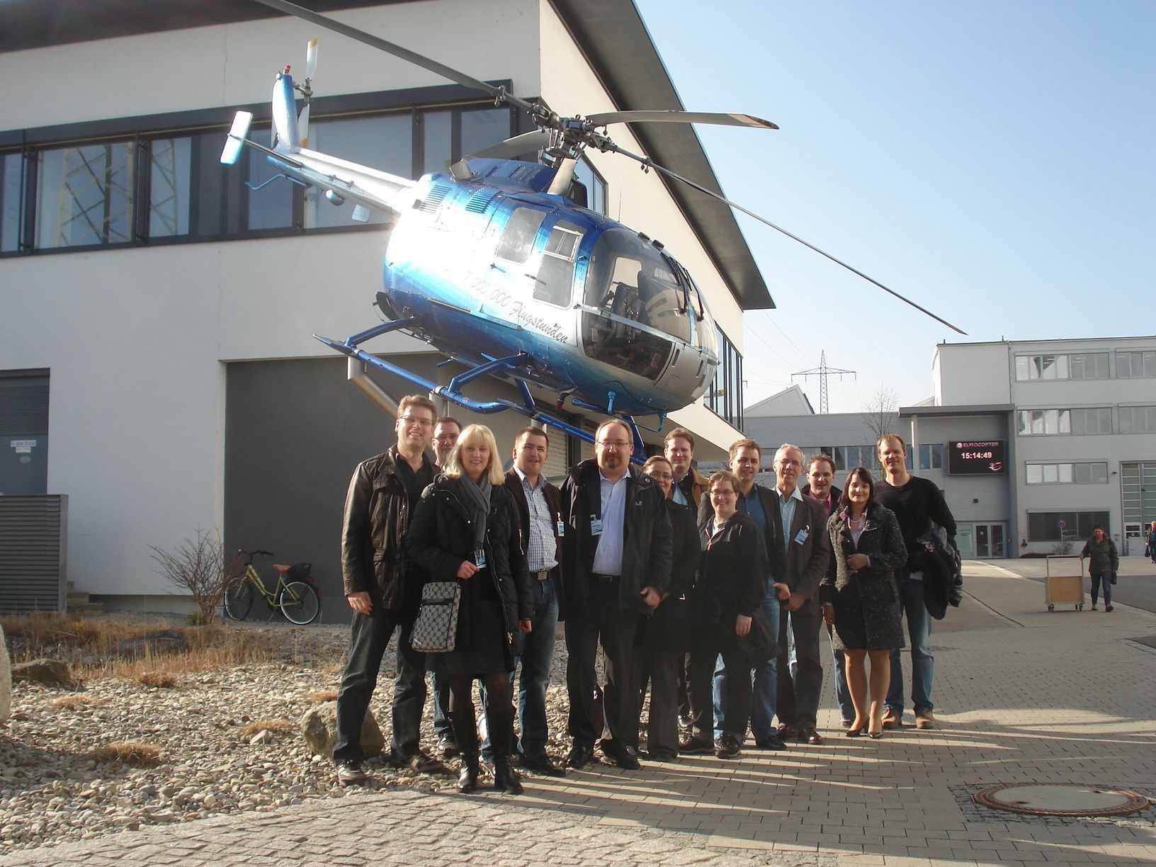 Die Wirtschaftsjunioren Donau-Ries zu Gast bei Eurocopter. Foto: wj donau-ries